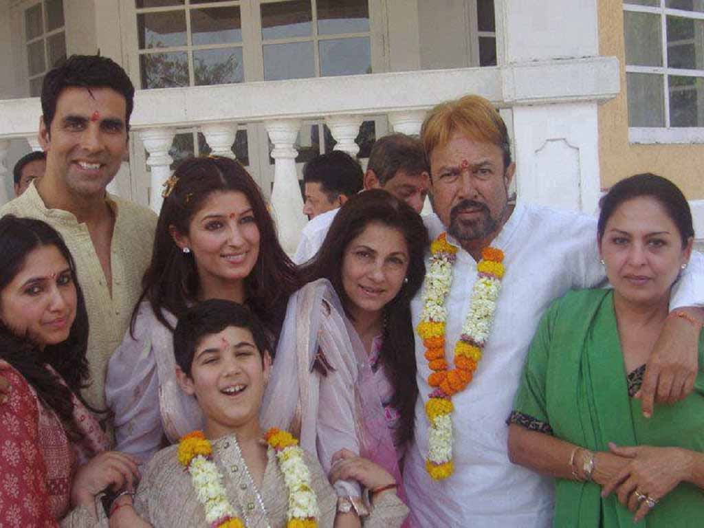 Akshay kumar family photo with wife son dimple Kapadia and Rajesh Khanna