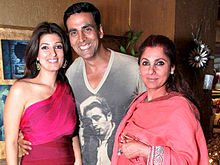 Akshay kumar family photo with wife and dimple
