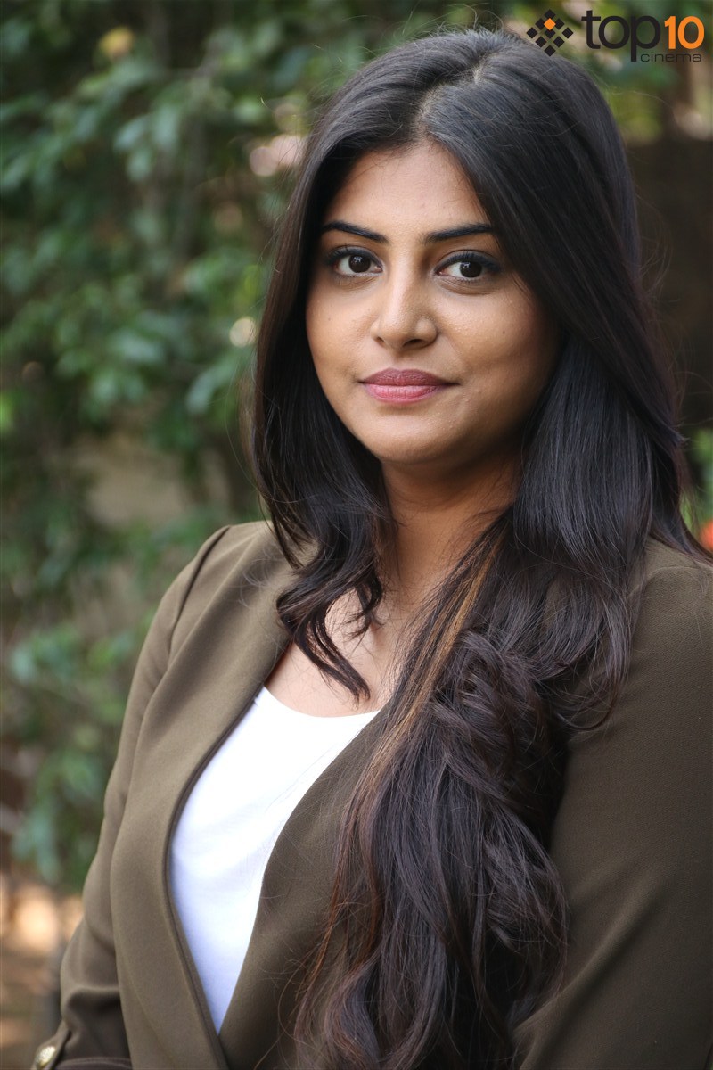 Download Manjima mohan photos new in formal corporate suit